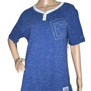 Disney Parks 2018 short sleeved tee, small